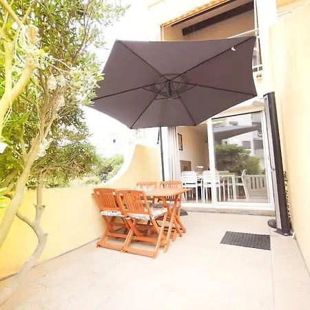 Apartment Rez De Jardin Avec Terrasse Acces Direct Plage, Clim