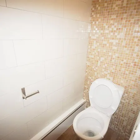 Rez De Jardin Avec Terrasse Acces Direct Plage, Clim Apartment
