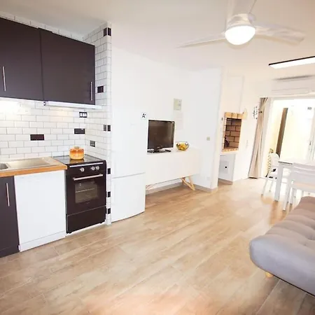 Rez De Jardin Avec Terrasse Acces Direct Plage, Clim Appartamento
